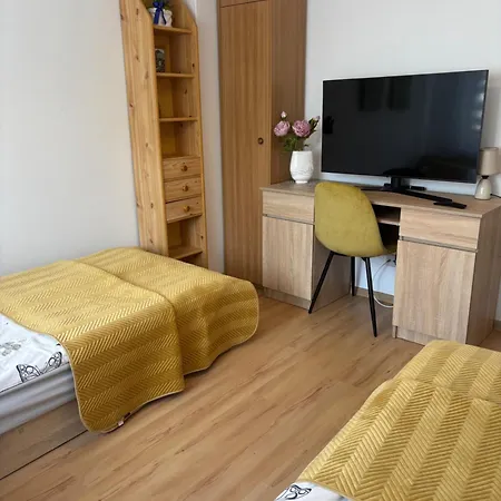 アパート Lopuskiego 16